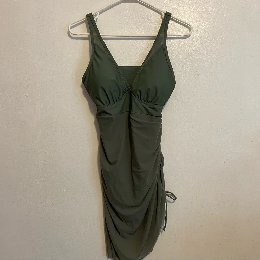 Blooming Jelly Green Swimsuit One Piece Size Large New‎